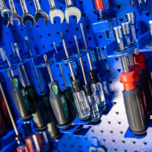 Tips up screwdriver storage technology